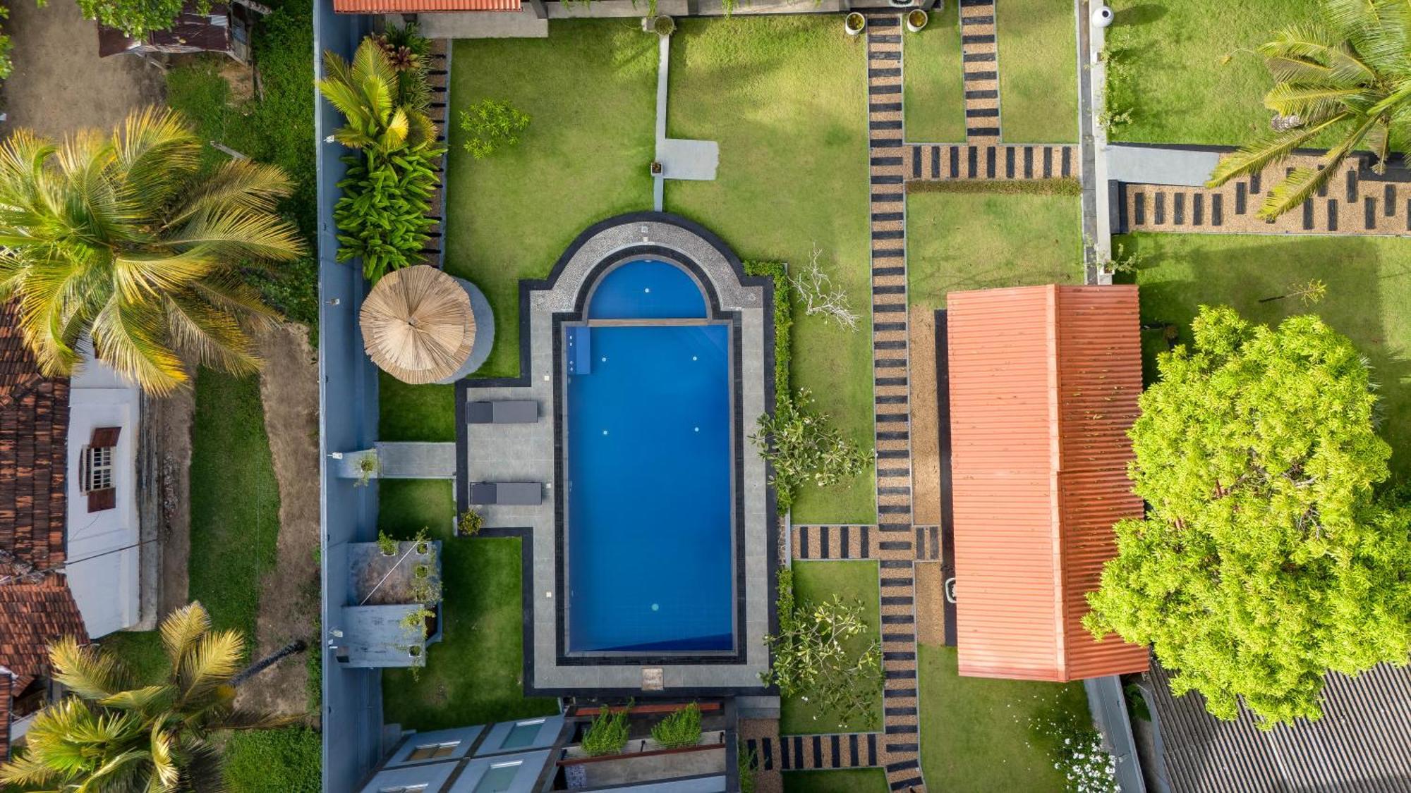 Hasthri Boutique Red Chalet In Ahangama With Pool Near Beach Exteriör bild