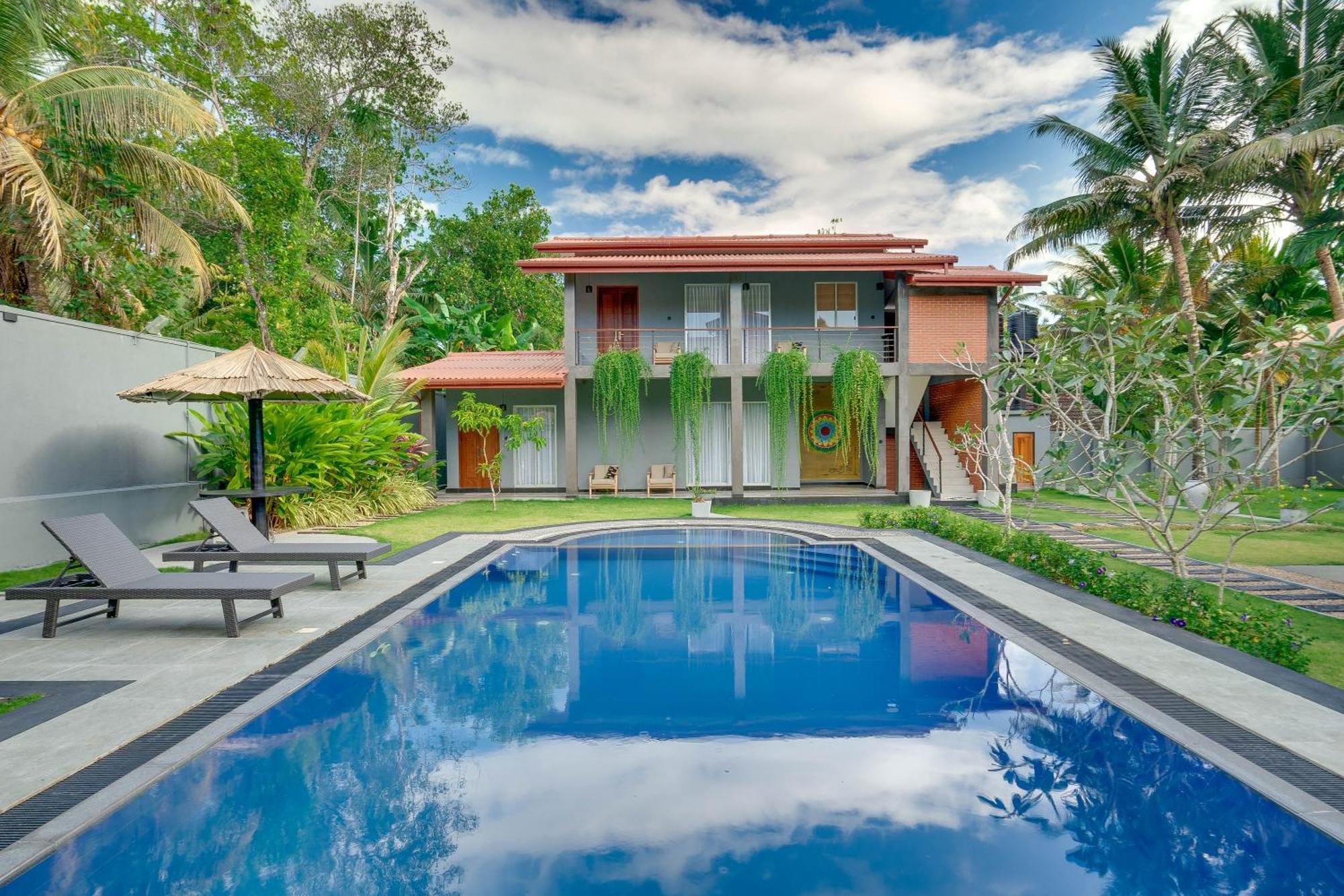 Hasthri Boutique Red Chalet In Ahangama With Pool Near Beach Exteriör bild