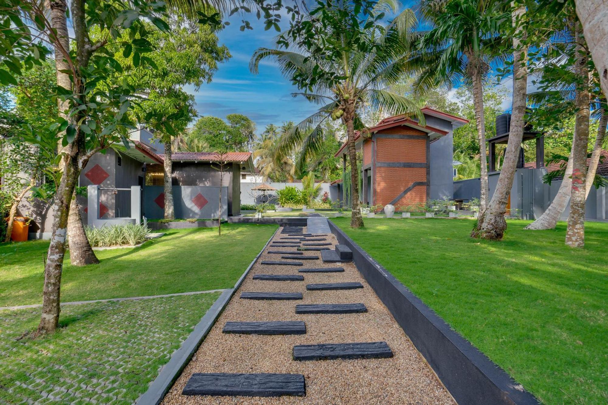 Hasthri Boutique Red Chalet In Ahangama With Pool Near Beach Exteriör bild